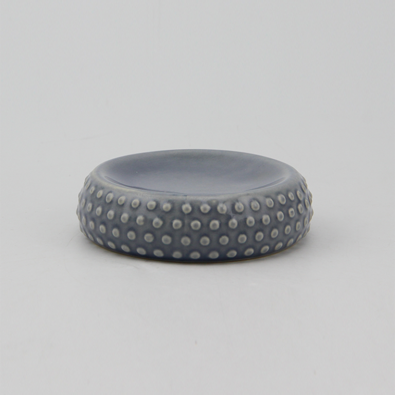Polka dot soap dish