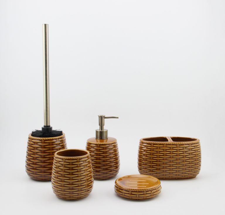Dark woven bathroom set